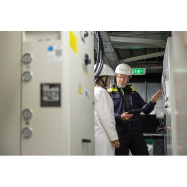 EcoFit? UPS電池高級延壽煥新升級服務 Schneider Electric 主動更換您的模塊化電池，以避免意外宕機，降低成本，并保障系統的可用性。